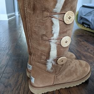 EUC UGG BOOTS SIZE 6